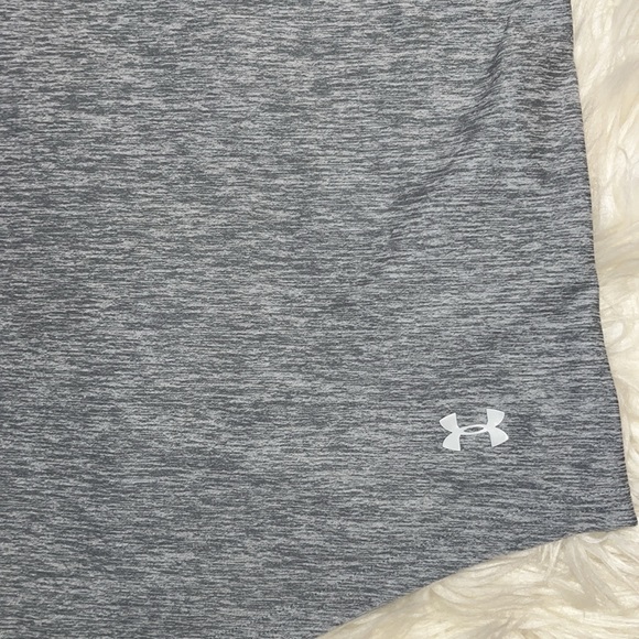 NWT Under Armour Gray Athletic Top - Picture 5 of 10